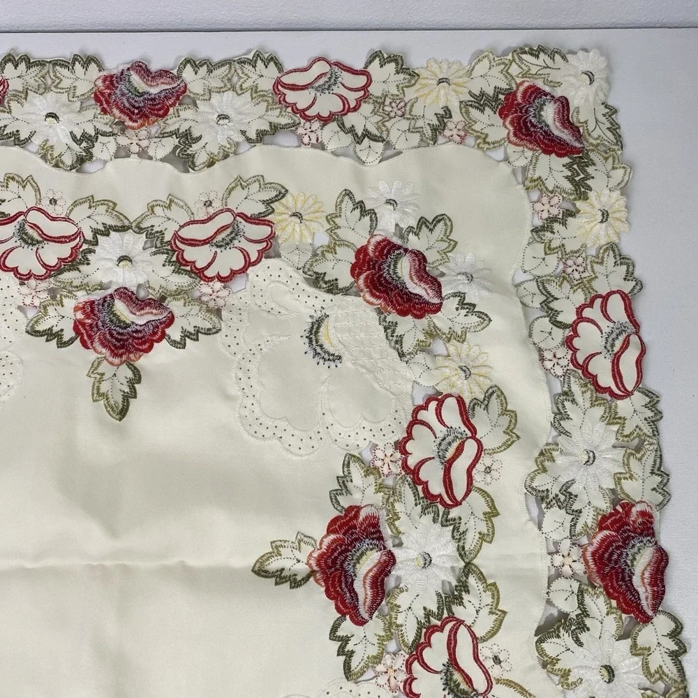 Vintage Embroidered Floral Table Cloth 31.5